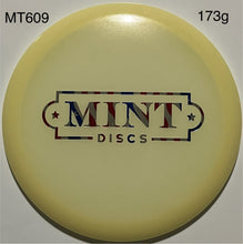 Load image into Gallery viewer, Mint Discs Salamander - Nocturnal Glow Plastic
